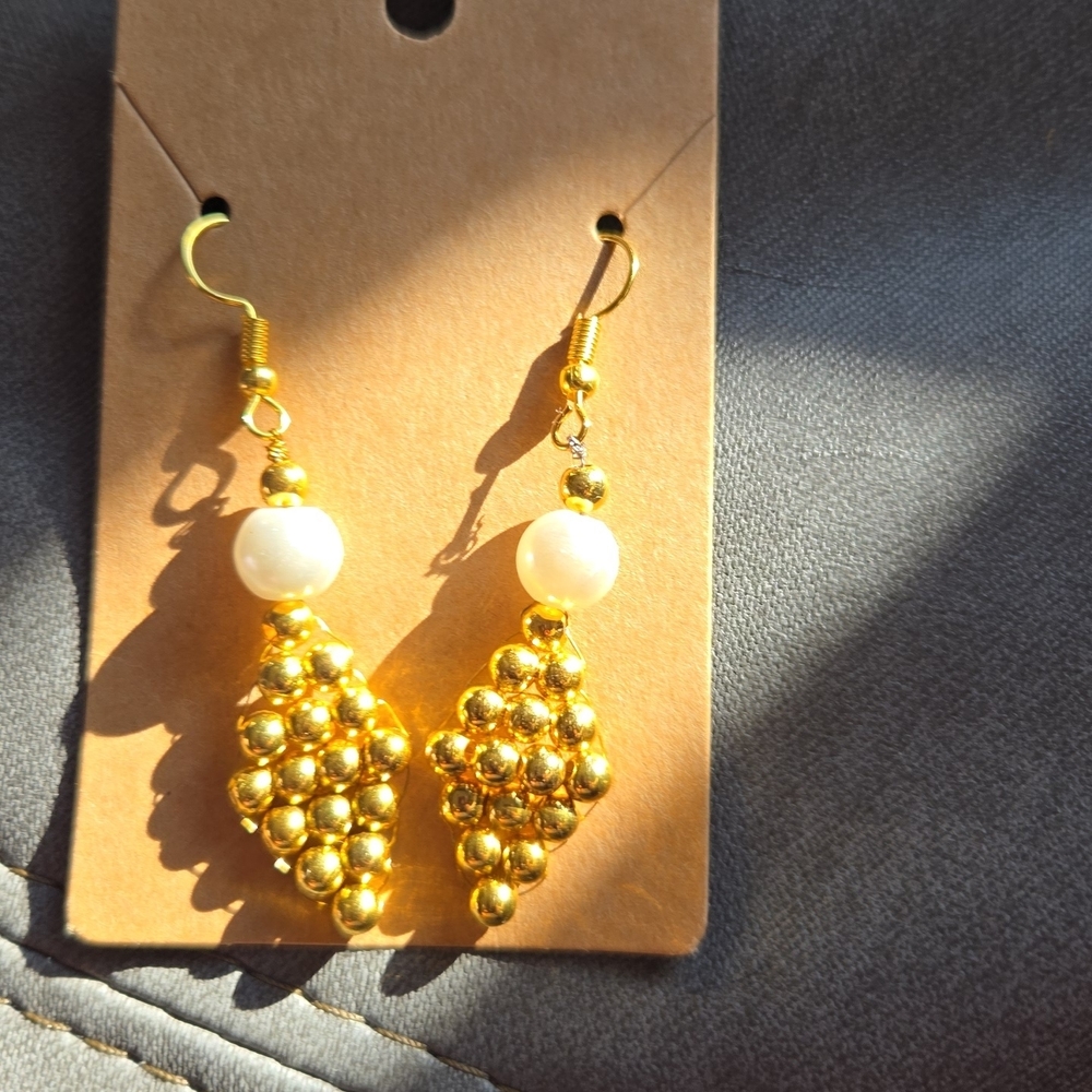 Elegant Gold and Pearl Drop Earrings